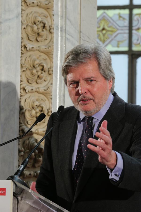 El ministro de Educación, Cultura y Deporte y portavoz del Gobierno, Íñigo Méndez de Vigo, se dirige a los asistentes al Foro ABC en el Casino de Madrid. Jaime García