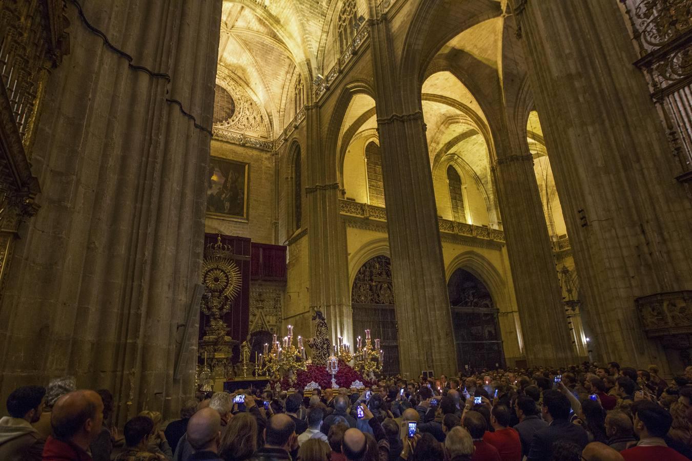 Las mejores imágenes del Via Crucis de las Cofradías