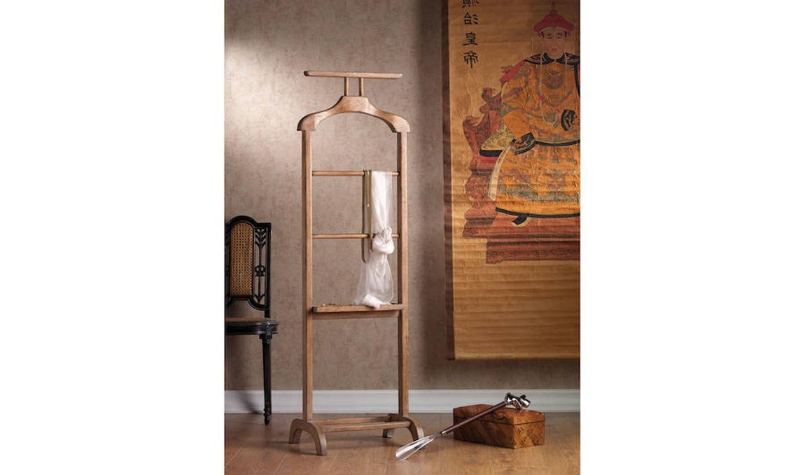 Portobellostreet.es. Un diseño clásico, que no pasa de moda. Realizado en madera de cerezo, se llama Cecilio y lo venden en portobellostreet.es (379 €).