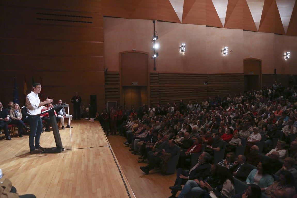 Pedro Sánchez encandila en Cádiz