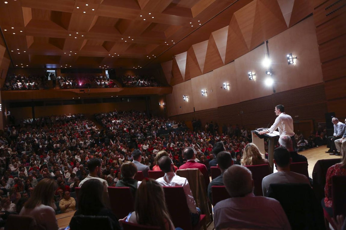 Pedro Sánchez encandila en Cádiz