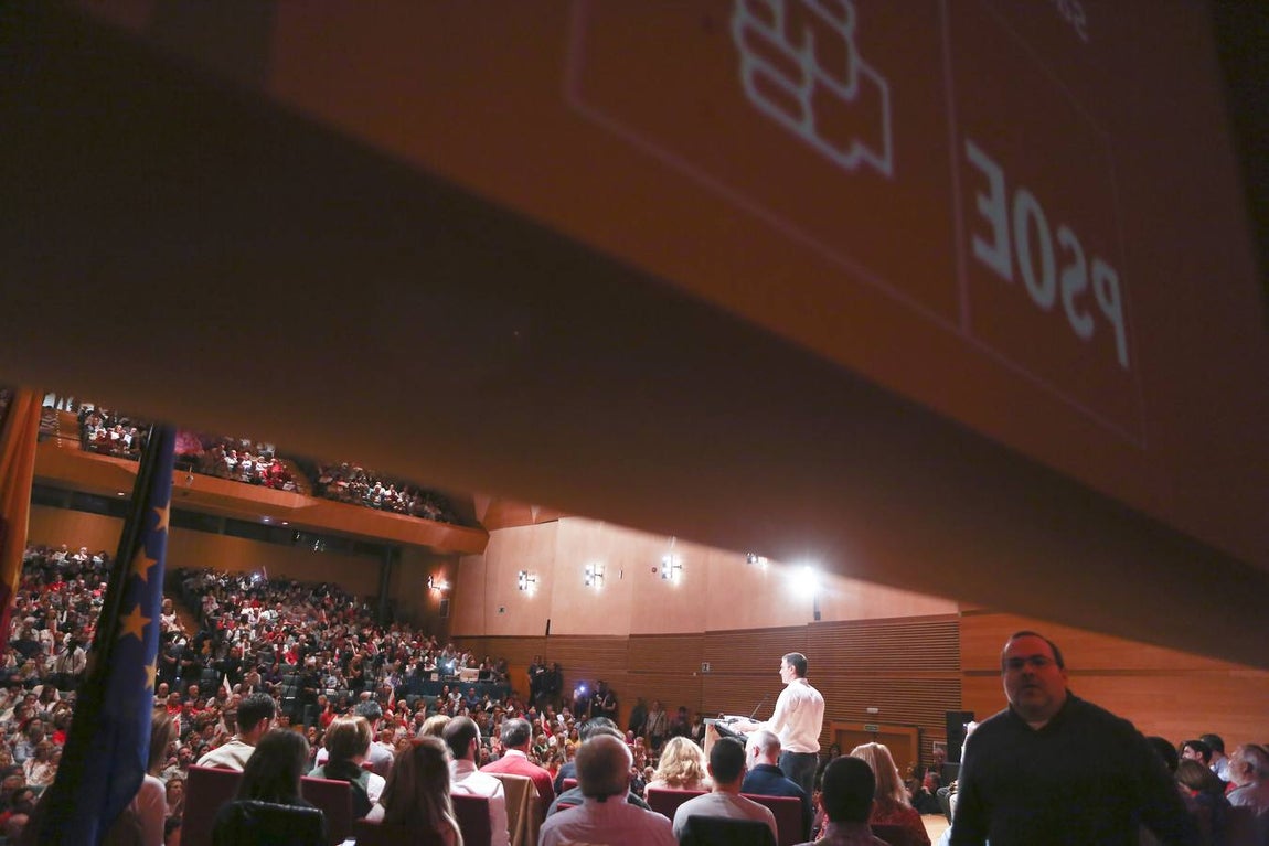 Pedro Sánchez encandila en Cádiz