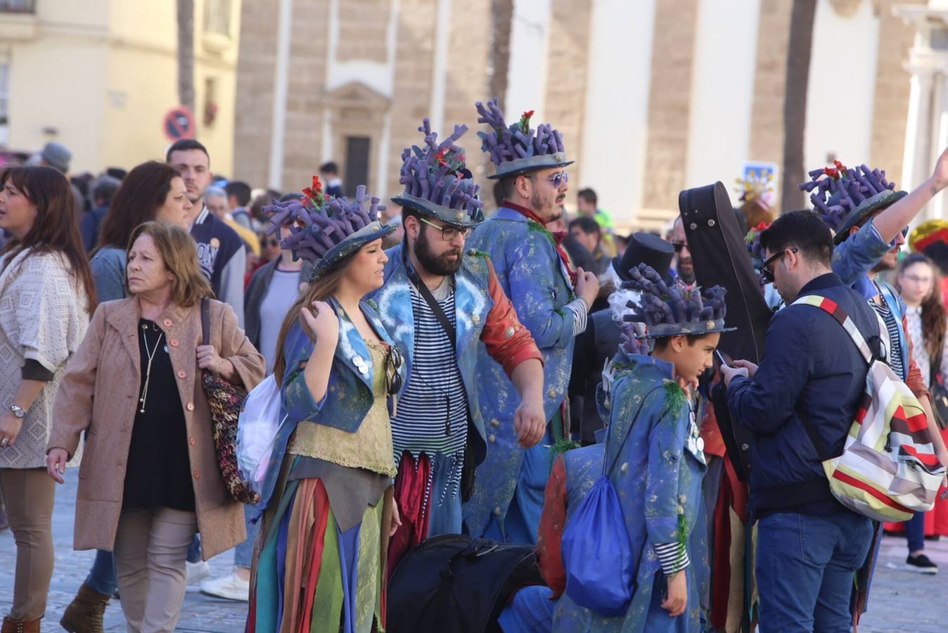 El Carnaval Chiquito llena las calles del centro de Cádiz