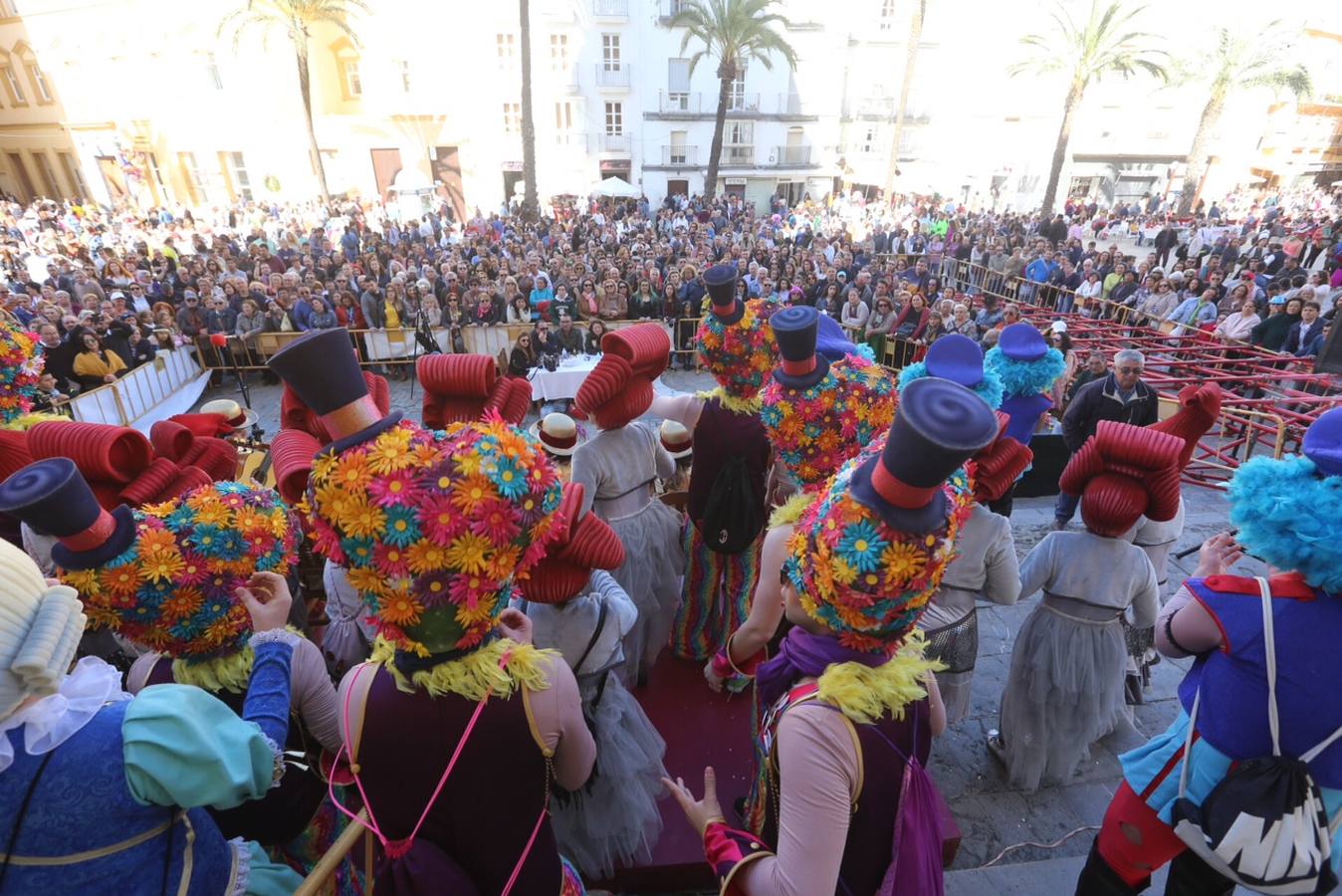 El Carnaval Chiquito llena las calles del centro de Cádiz