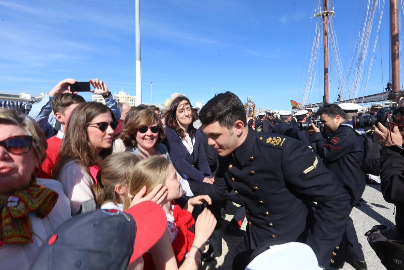 Cádiz despide al buque &#039;Juan Sebastián Elcano&#039;