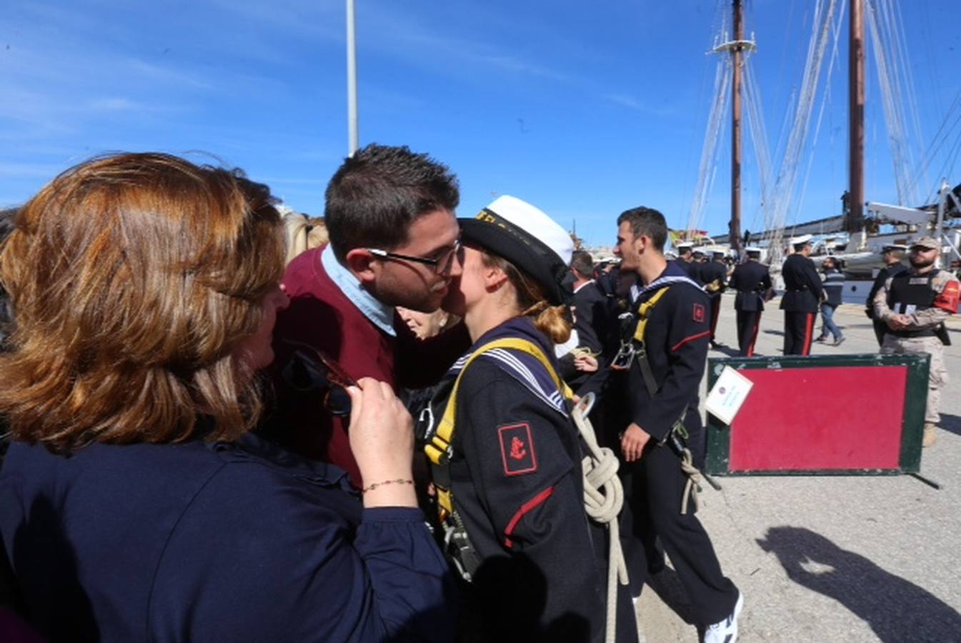 Cádiz despide al buque &#039;Juan Sebastián Elcano&#039;