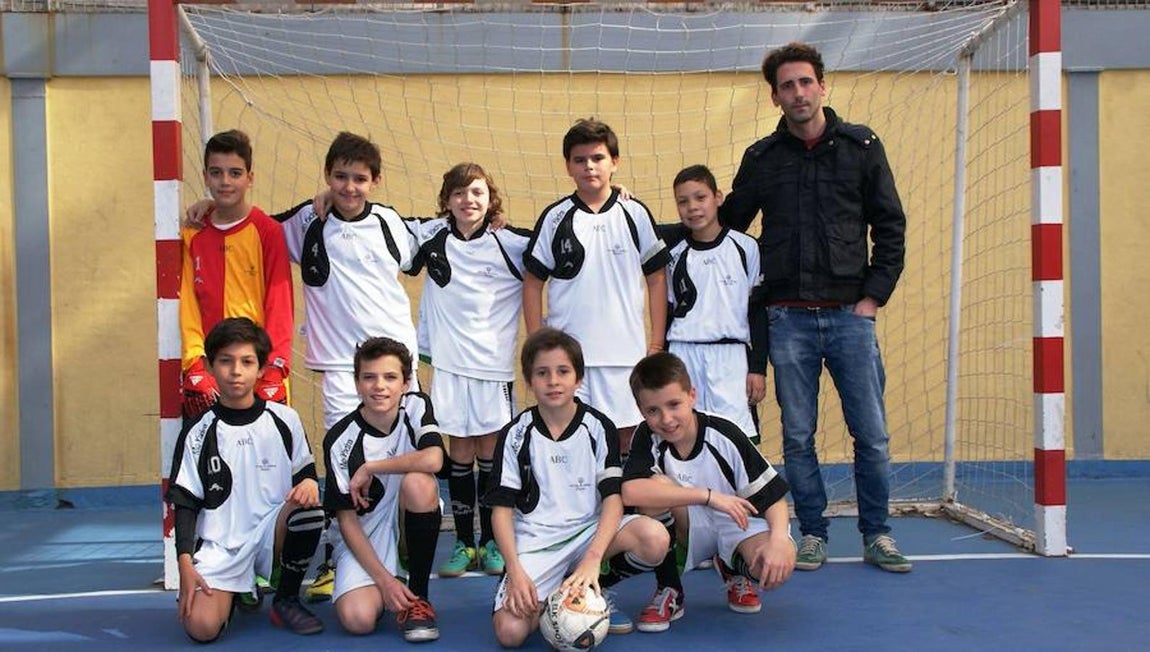 Blanca de Castilla “A”.Arriba: Daniel (1), Nicolás L. (4), Nicolás D. (6), Alberto (14), Gastón (11),Rodrigo (E)Abajo: Álvaro (10), César (3), Rodrigo (7), Jesús (9). 
