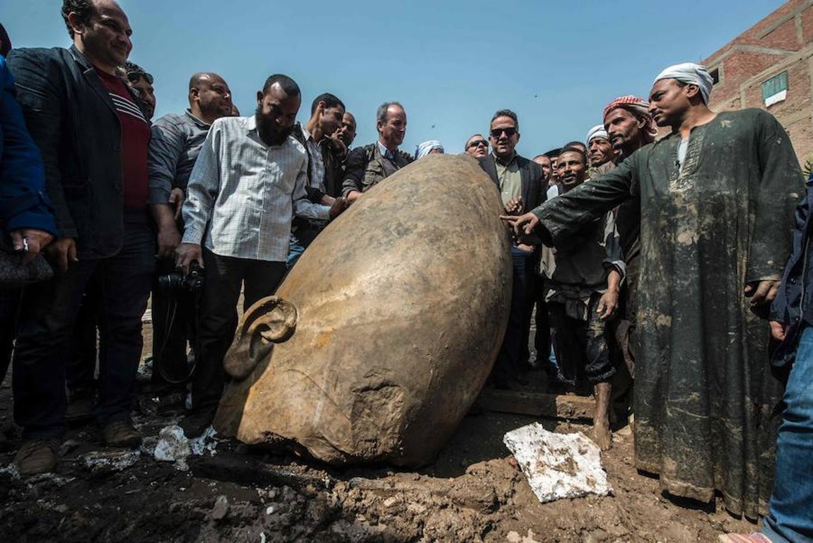 Se ha recuperado un busto de unos 80 centímetros de altura que pertenece al faraón Seti II (1200-1194 a.C.), nieto de Ramsés II (1279-1213 a.C.); y una segunda, que pertenece al templo de Ramsés II, encontrada partida en decenas de pedazos de cuarcita, y que mide unos 8 metros, en esta vetusta urbe dedicada a Ra, el dios del Sol.. 