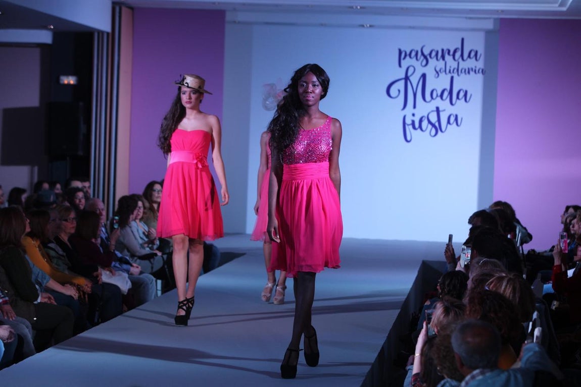 VI Pasarela solidaria moda fiesta en Bahía Sur