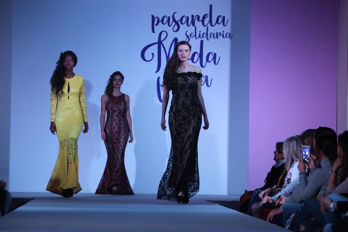 VI Pasarela solidaria moda fiesta en Bahía Sur