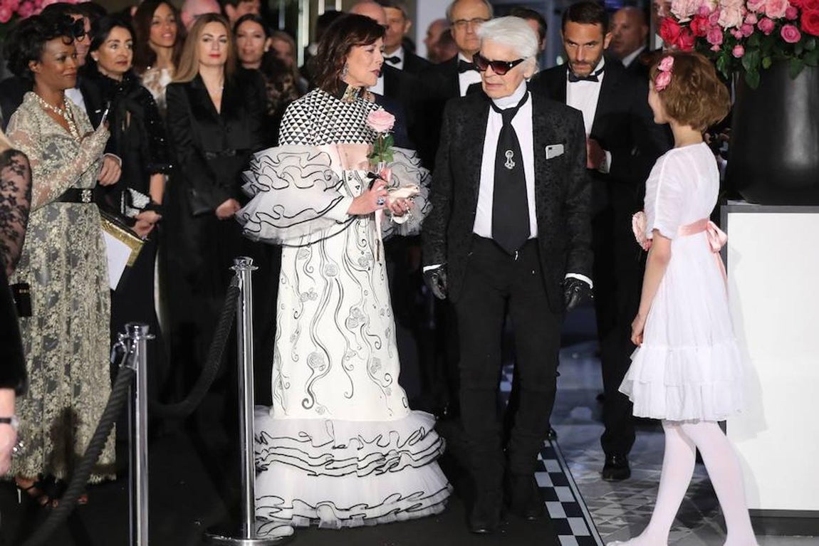 Carolina de Mónaco con el diseñador Karl Lagerdfeld. 