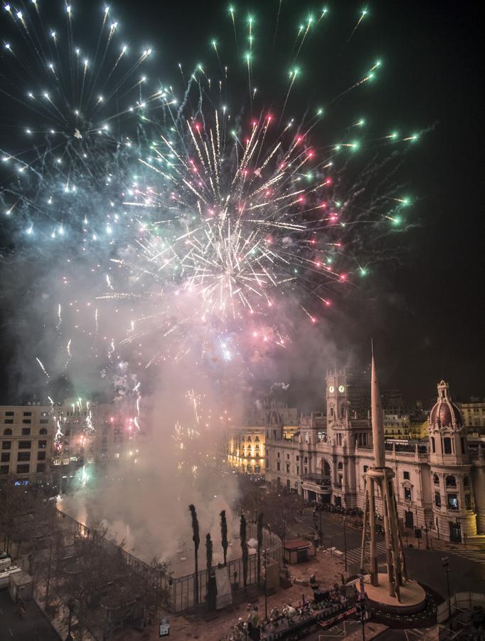 Cremà de la falla del Ayuntamiento. 