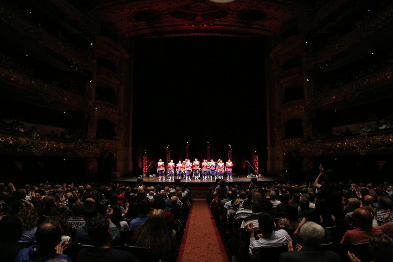 Fotos: Cita histórica del Carnaval de Cádiz en el Liceo de Barcelona