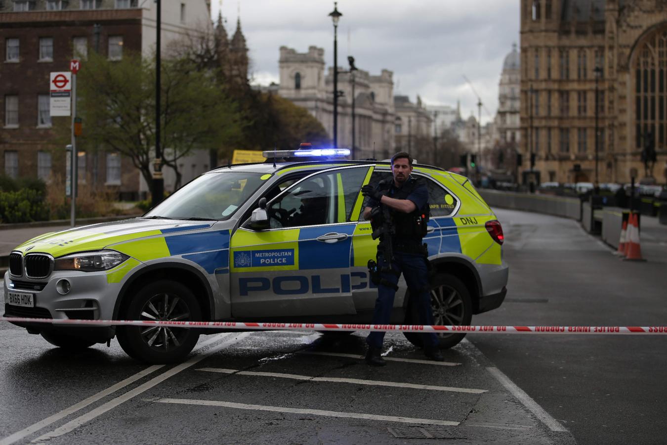 Imágenes tras el ataque en Londres en el puente de Westminster y cerca del Parlamento británico