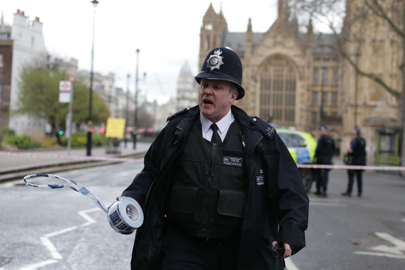 Imágenes tras el ataque en Londres en el puente de Westminster y cerca del Parlamento británico