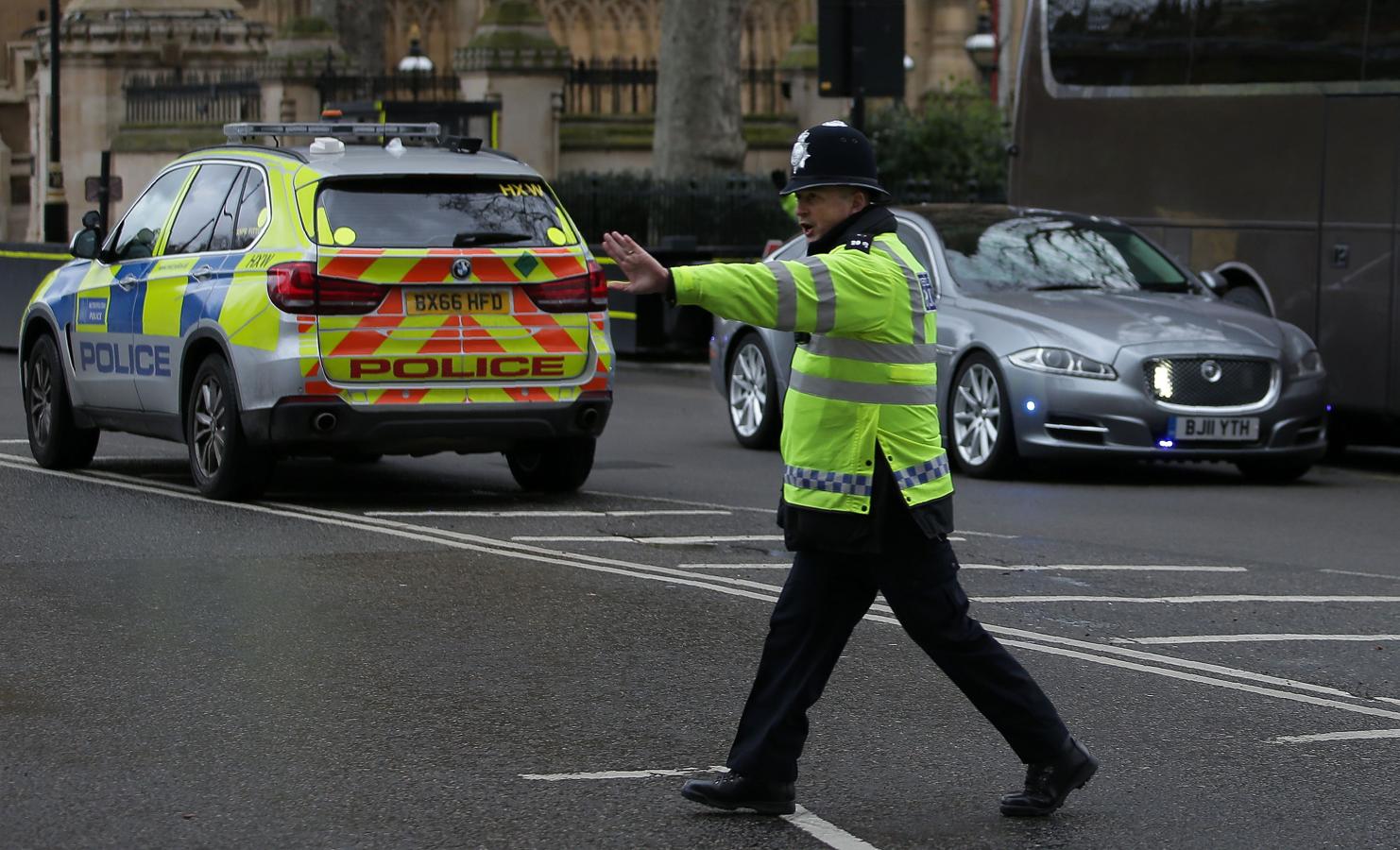 Imágenes tras el ataque en Londres en el puente de Westminster y cerca del Parlamento británico