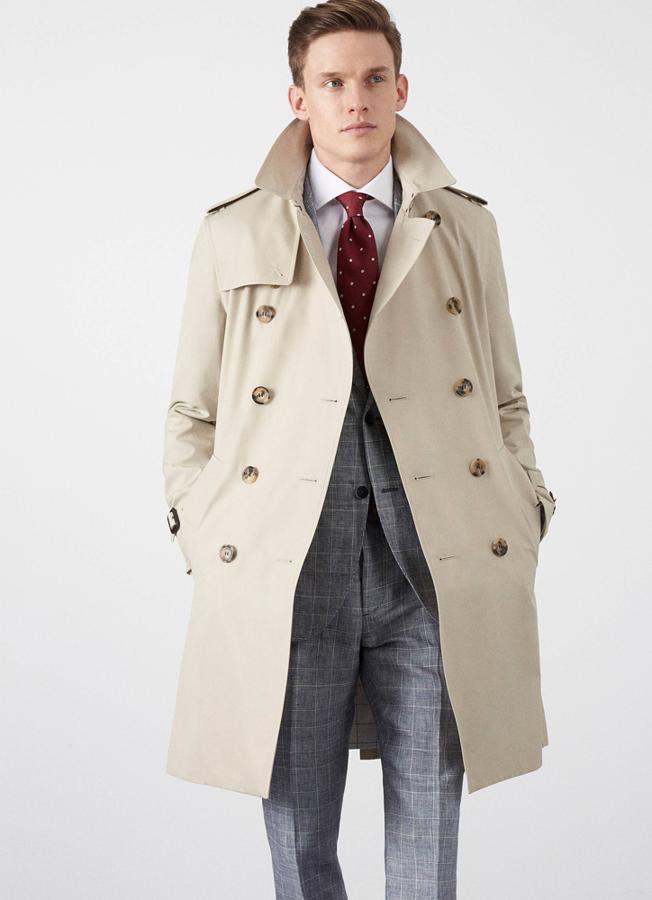 5. Trench. Gabardina con doble botonadura (950€)