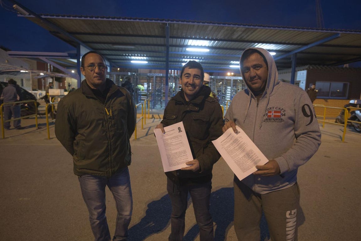 Fotos: Parados hacen cola en La Cabezuela para encontrar trabajo