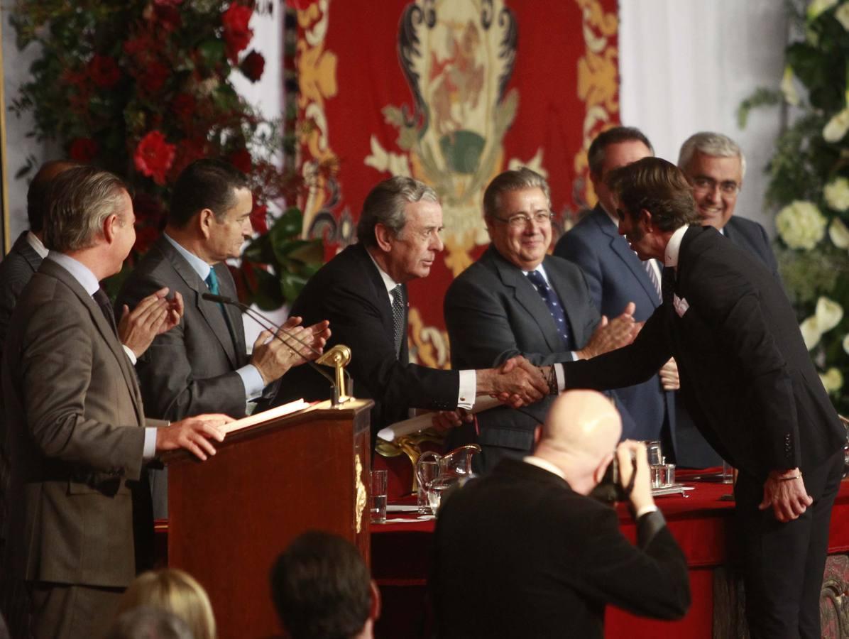 La Real Maestranza entrega los premios taurinos y universitarios