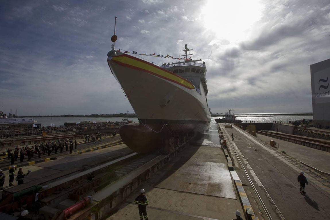 FOTOS: La ministra Cospedal preside la botadura del BAM Audaz