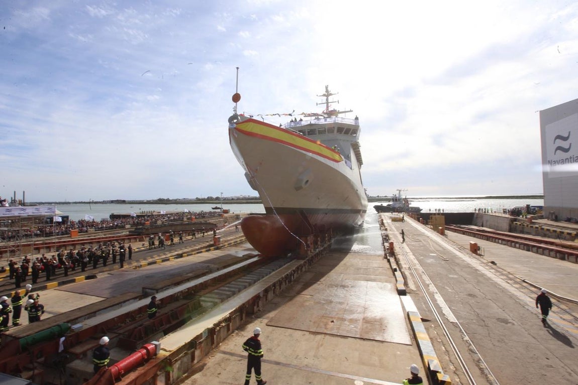 FOTOS: La ministra Cospedal preside la botadura del BAM Audaz