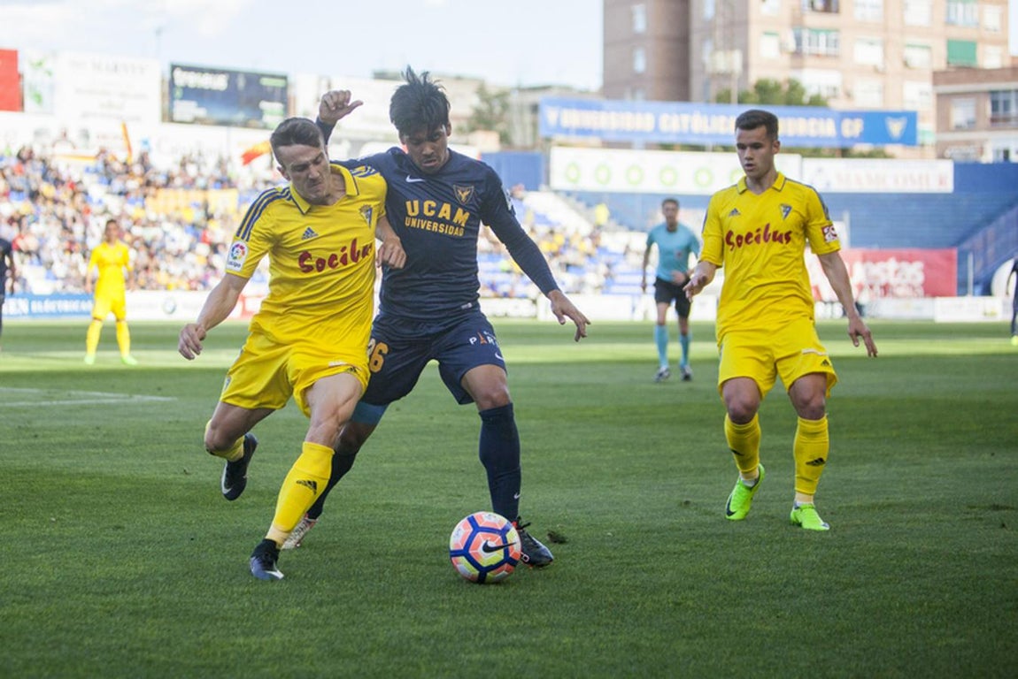 Fotos: Las imágenes del UCAM Murcia - Cádiz CF