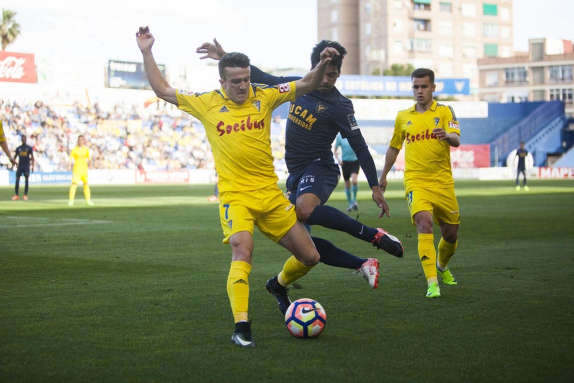 Fotos: Las imágenes del UCAM Murcia - Cádiz CF