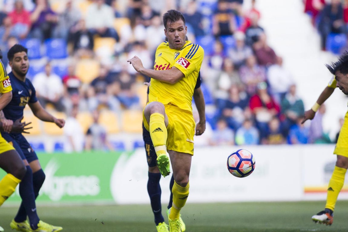Fotos: Las imágenes del UCAM Murcia - Cádiz CF