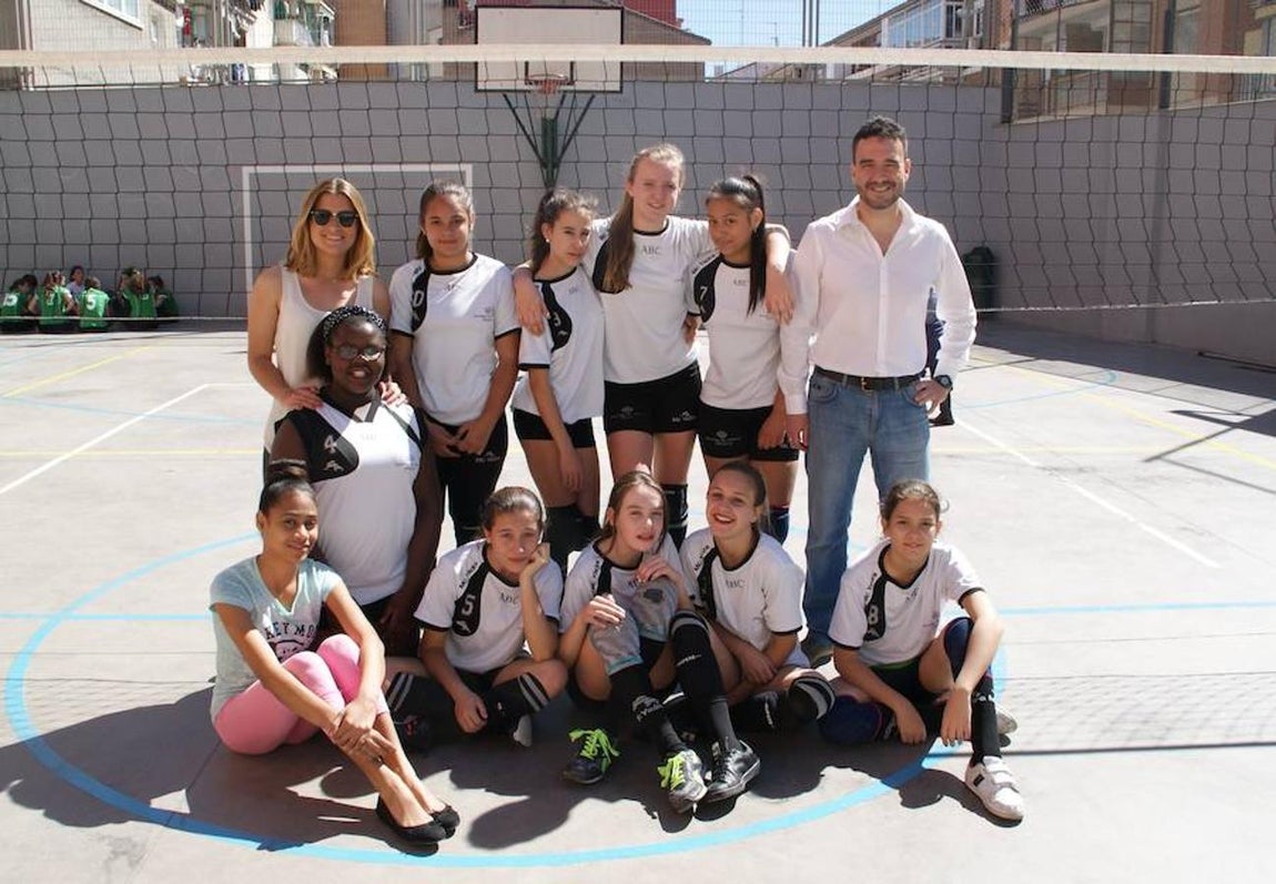 Arriba de izquierda a derecha: Carlota (entrenadora), Claudia, Almudena, Eryka, Estefani y David (entrenador). Debajo de izquierda a derecha: Cristine, Miriam, María, Lucía y Laetitia. 