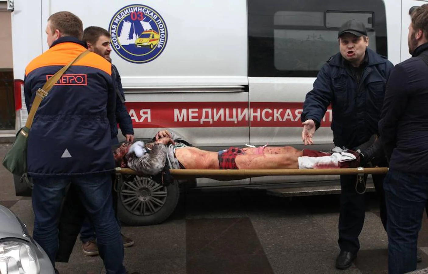 «La explosión en el metro de San Petersburgo la perpetró un terrorista suicida. El artefacto casero seguramente fue colocado en el vagón antes de que saliera», han apuntado fuentes oficiales