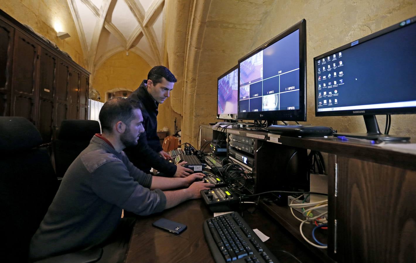 En imágenes, cómo son los preparativos de la Semana Santa de Córdoba 2017