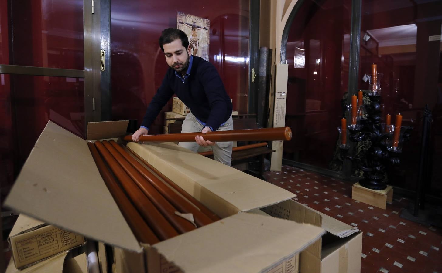 En imágenes, cómo son los preparativos de la Semana Santa de Córdoba 2017