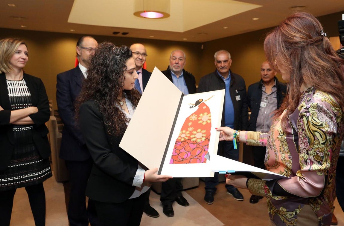 Las Cortes iluminarán su edificio el próximo sábado, 8 de abril, con la bandera del pueblo gitano para conmemorar su día internacional. 