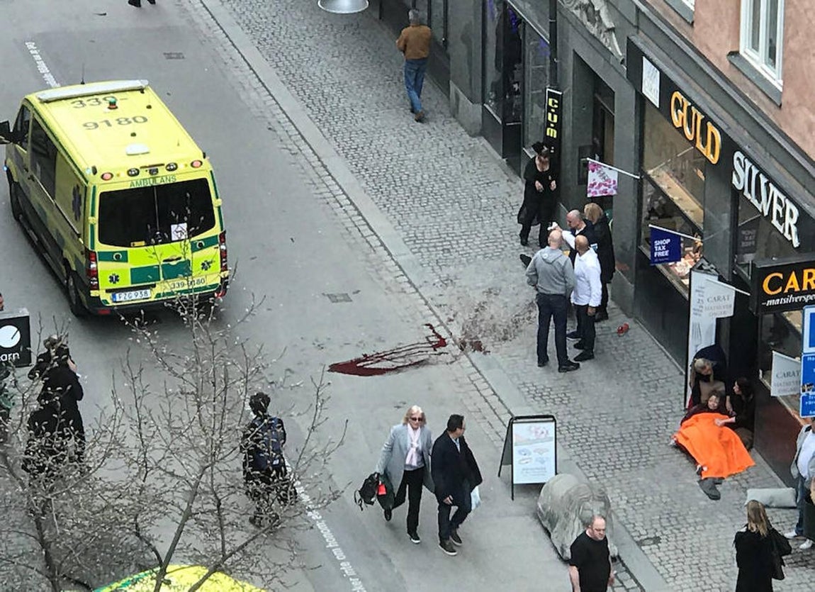 Las dramáticas escenas del atropello de un camión en Estocolmo. 