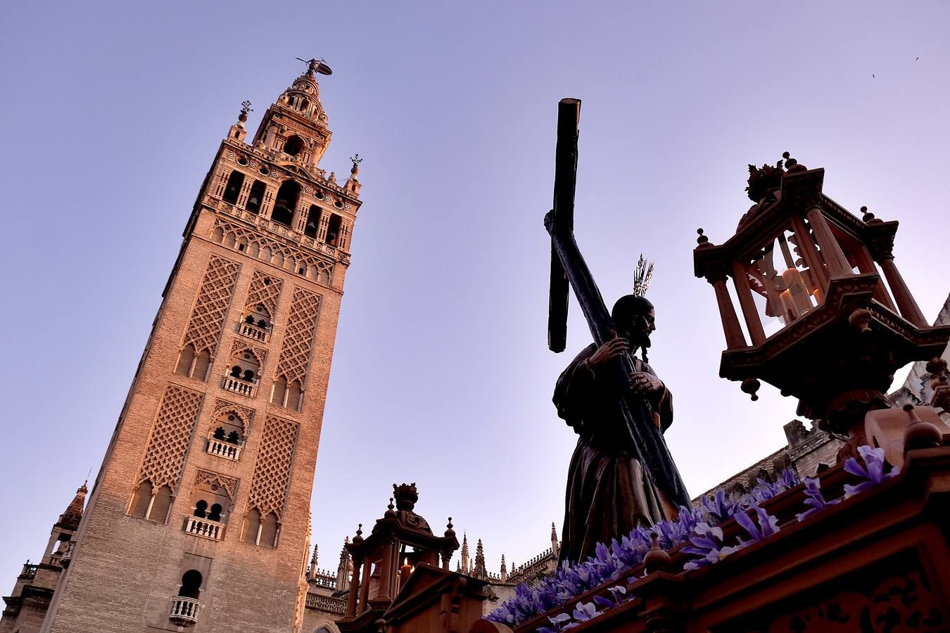 Las fotos del Cristo de la Corona el Viernes de Dolores de la Semana Santa de Sevilla 2017