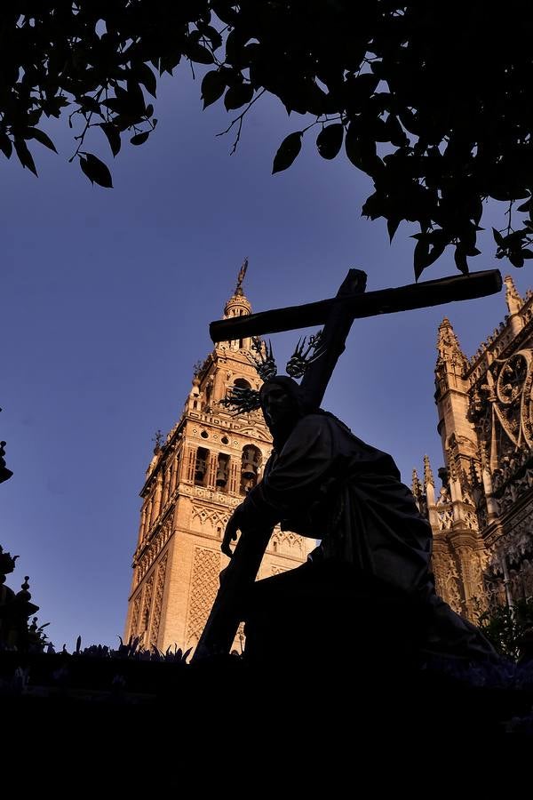 Las fotos del Cristo de la Corona el Viernes de Dolores de la Semana Santa de Sevilla 2017