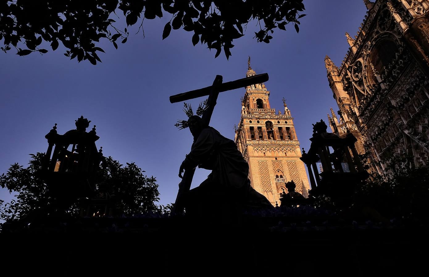 Las fotos del Cristo de la Corona el Viernes de Dolores de la Semana Santa de Sevilla 2017