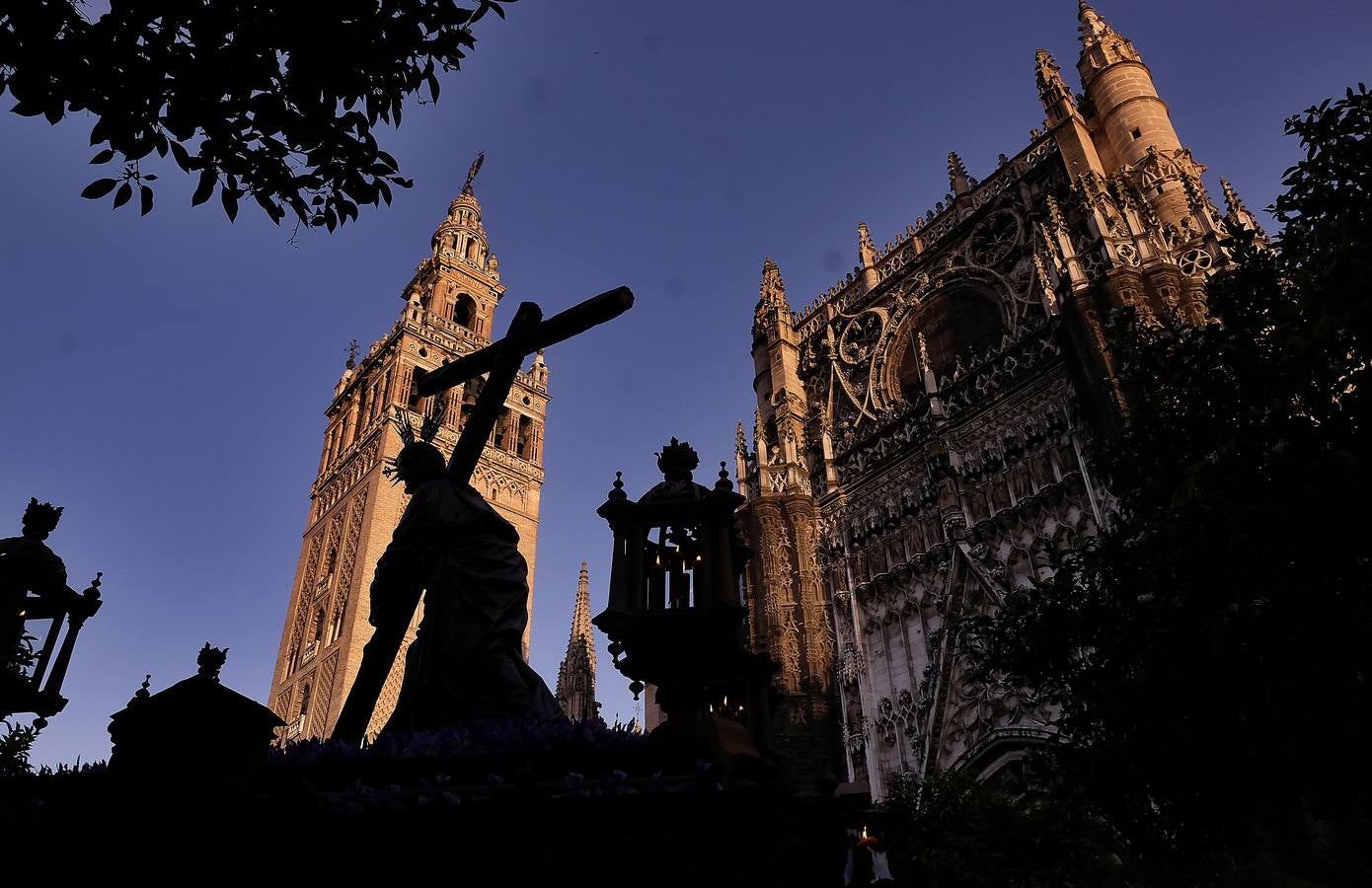 Las fotos del Cristo de la Corona el Viernes de Dolores de la Semana Santa de Sevilla 2017