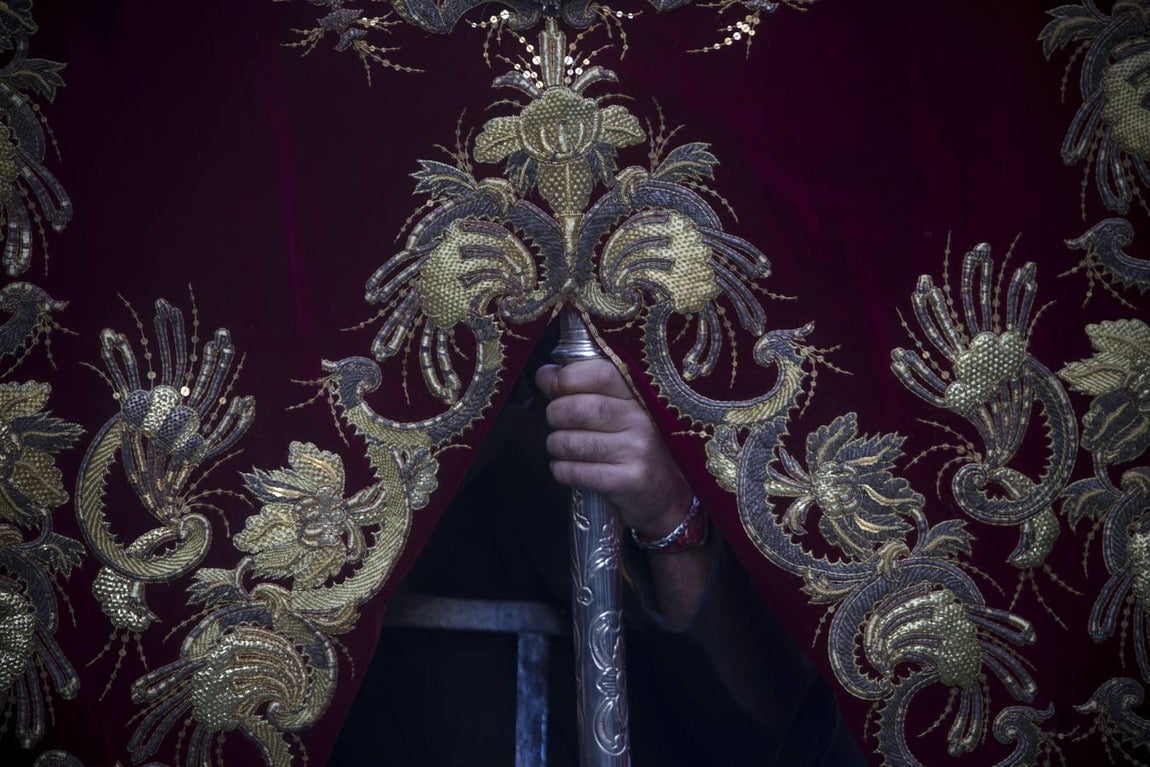 Fotos: El cortejo procesional de la Virgen de los Dolores en imágenes