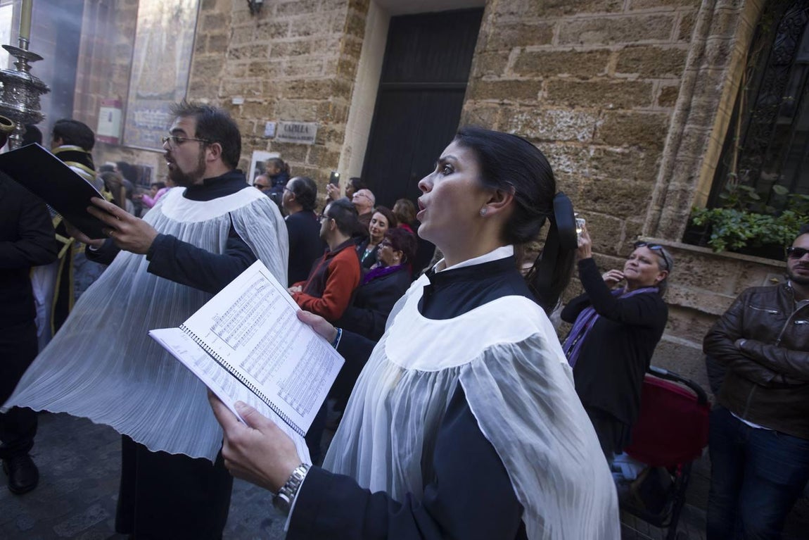 Fotos: El cortejo procesional de la Virgen de los Dolores en imágenes