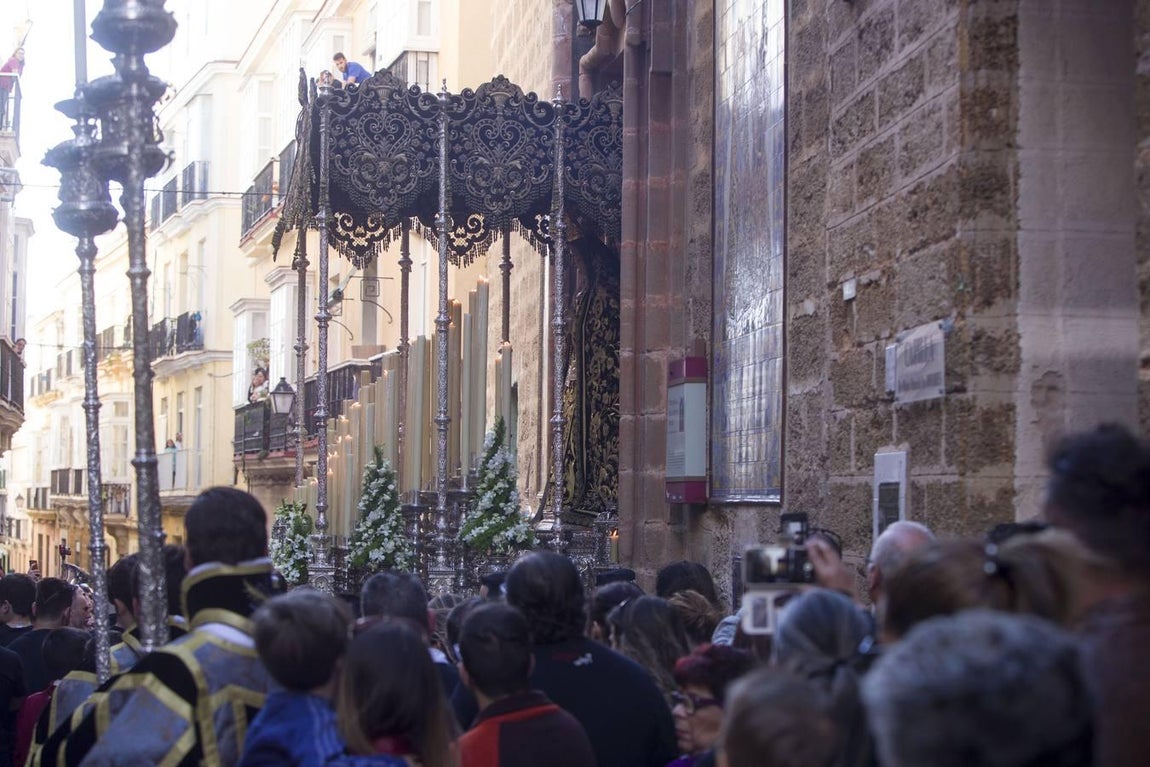 Fotos: El cortejo procesional de la Virgen de los Dolores en imágenes