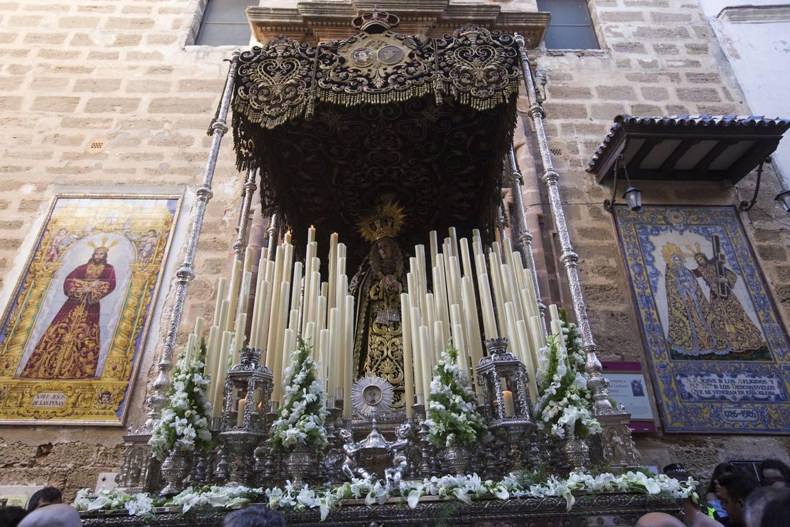 Fotos: El cortejo procesional de la Virgen de los Dolores en imágenes