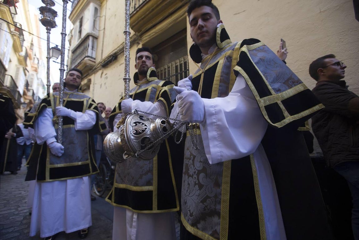 Fotos: El cortejo procesional de la Virgen de los Dolores en imágenes