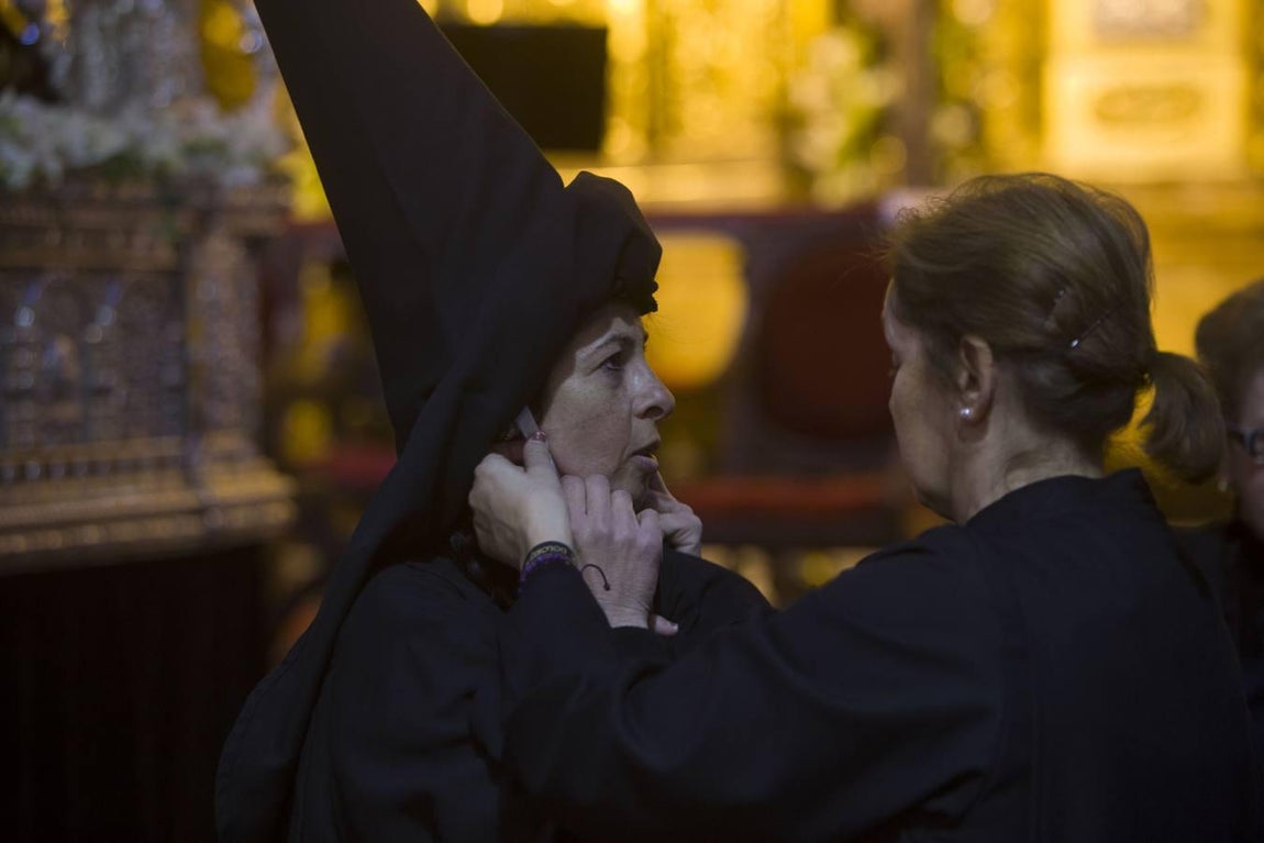 Fotos: El cortejo procesional de la Virgen de los Dolores en imágenes