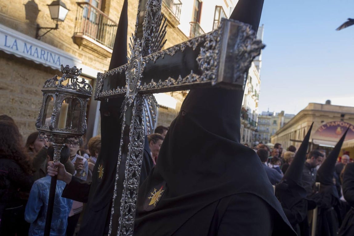 Fotos: El cortejo procesional de la Virgen de los Dolores en imágenes