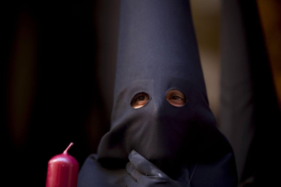 Fotos: El cortejo procesional de la Virgen de los Dolores en imágenes
