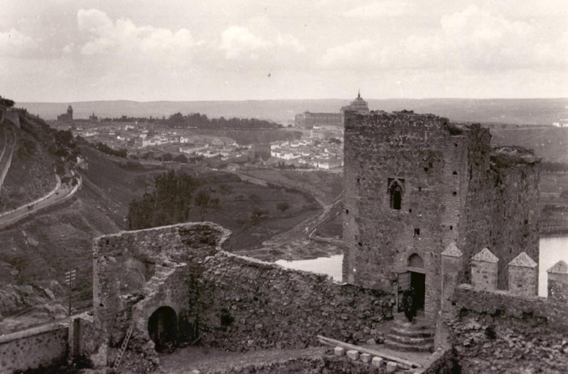 Interior del castillo de San Servando hacia 1925. FOTO ARCHIVO FÉLIX VILLASANTE. 