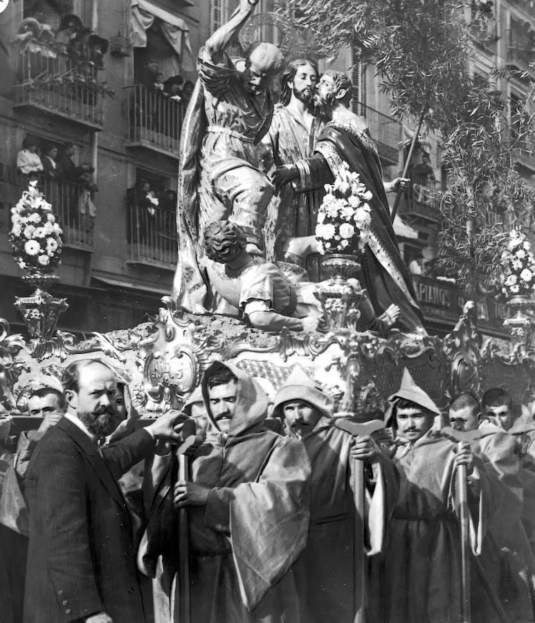 Paso del Beso de Judas en la procesión madrileña del Viernes Santo en 1911