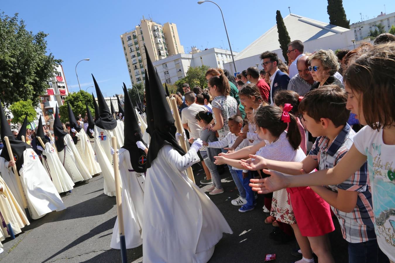 Las fotos del Polígono San Pablo el Lunes Santo