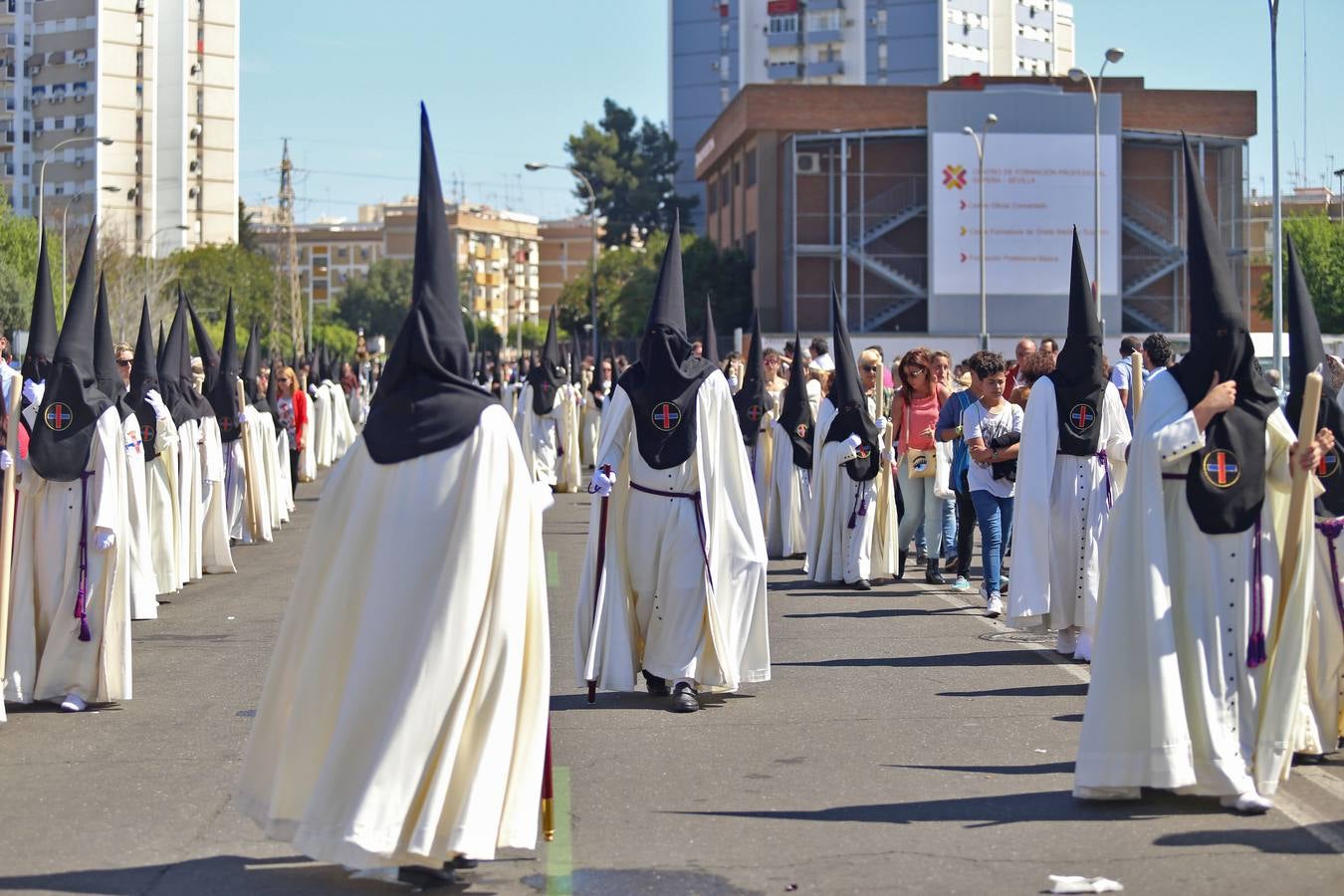 Las fotos del Polígono San Pablo el Lunes Santo